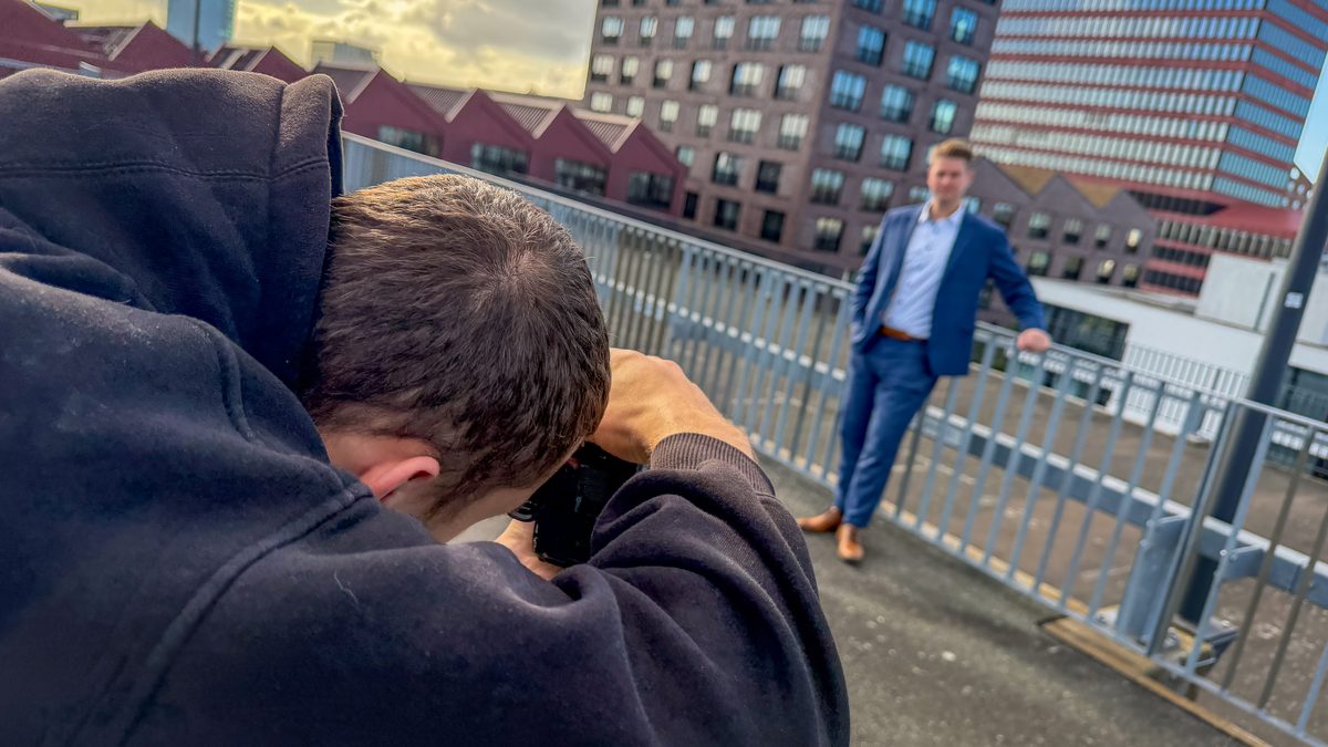 Fotograf von Green Media Bremen bei einem Shooting auf einer Dachterrasse in Bremen