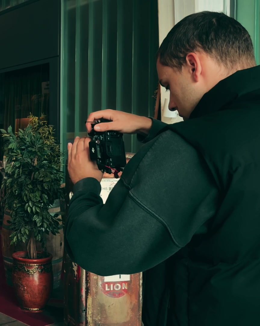 Kameramann von Green Media Bremen beim Videodreh für eine Personal Brand